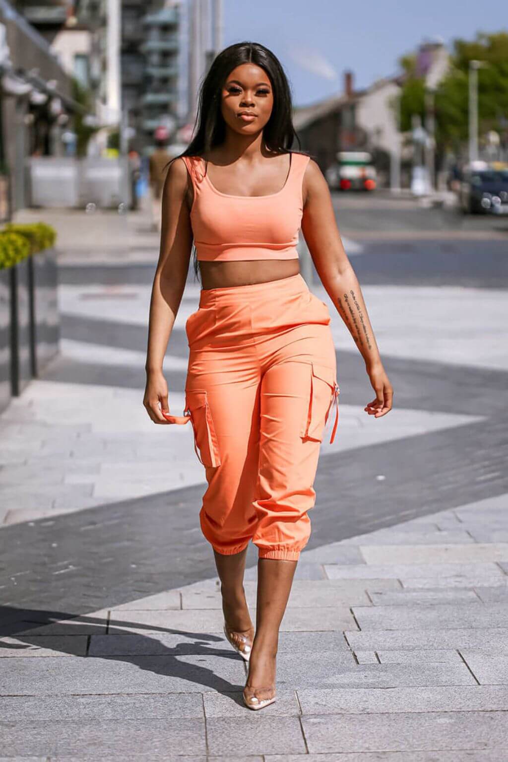 Experience unmatched comfort with our Poplin Material Cargo Set. The elastic waist ensures a perfect fit and the poplin material keeps you comfortable all day long. Stay stylish and comfortable.